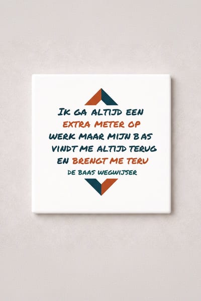Grappige Werk Quote Keramische Tegel – “Ik Ga Altijd Een Extra Meter op Werk” Baas Humor Decoratieve Cadeau Tegel voor Kantoor & Collega’s