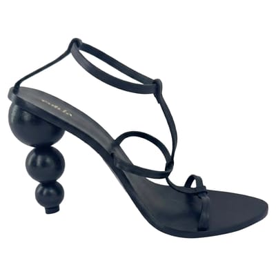 Cult Gaia stilettohakken met bolvormige hak in zwart leer