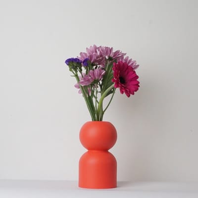 LEMON LILY Houten Vaas 'Low' – Koraalrood – Ø 8,5 × 14 cm – Inclusief Glazen Buisje – Handgemaakt Design vaas