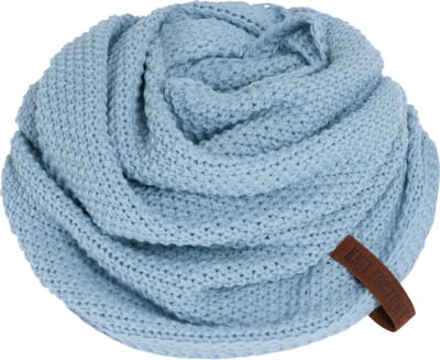 Knit Factory Coco Gebreide Colsjaal - Ronde Sjaal - Nekwarmer - Wollen Sjaal - Lichtblauwe Colsjaal - Dames sjaal - Heren sjaal - Unisex - Celeste - One Size