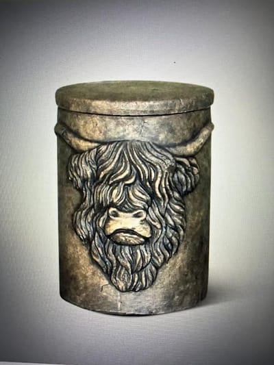 Brynxz stenen Voorraad pot L met schotse hooglander - stoer sober- moederdag- kerst- sint- woondecoratie- interieur- sfeervol
