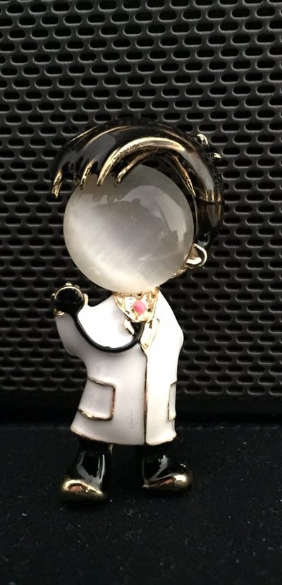Broche Arts (4.3 x 2.6 cm)