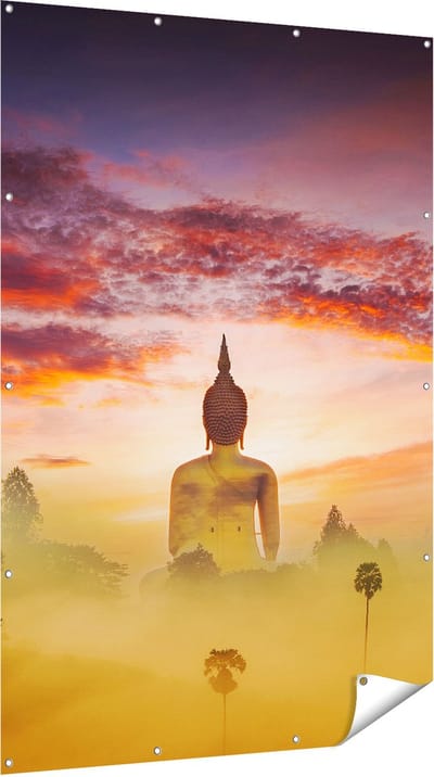 Gards Tuinposter Boeddha Beeld in de Mist - 120x180 cm - Tuindoek - Tuindecoratie - Wanddecoratie buiten - Tuinschilderij