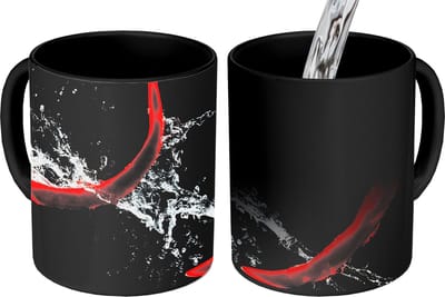Magische Mok - Foto op Warmte Mokken - Koffiemok - Chilipeper - Stilleven - Water - Zwart - Rood - Magic Mok - Beker - 350 ML - Theemok