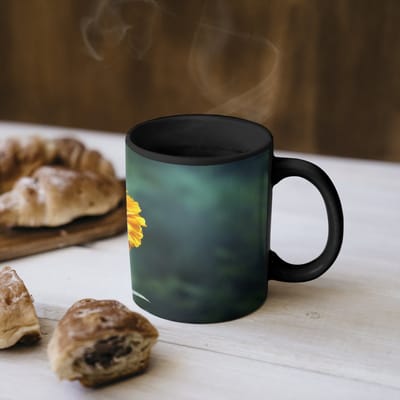 Magische Mok - Foto op Warmte Mokken - Koffiemok - Bloemblaadjes - Afrikaan - Oranje - Wazig - Magic Mok - Beker - 350 ML - Theemok