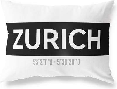 Tuinkussen ZURICH - FRIESLAND met coördinaten - Buitenkussen - Bootkussen - Weerbestendig - Jouw Plaats - Studio216 - Modern - Zwart-Wit - 50x30cm