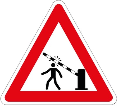 Pas op slagboom voetganger sticker | 10 cm
