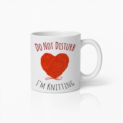 Grappige “Do Not Disturb I’m Knitting” Witte Mok 330 ml – Breien Liefhebber Koffiemok – Perfect Cadeau voor Breiers & Handwerkliefhebbers
