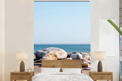 Behang - Fotobehang Schelpen - Strand - Zee - Zomer - Zon - Breedte 225 cm x hoogte 350 cm