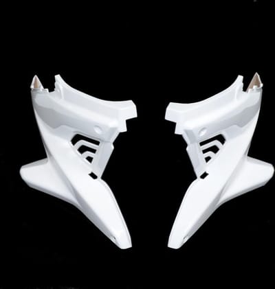 Caches latéraux One pour scooter Yamaha 50 Aerox blanc brillant Neuf