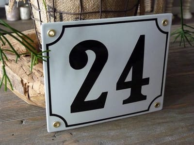 Emaille huisnummer 18x15 wit/zwart  24