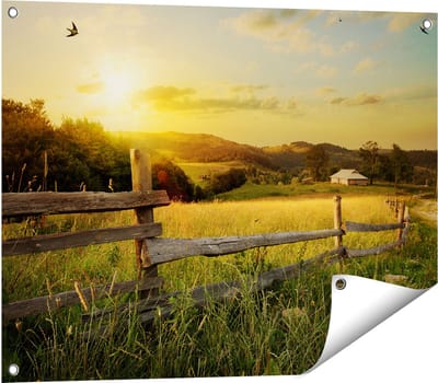 Gards Tuinposter Boerderij Hekken op het Grasveld - 80x60 cm - Tuindoek - Tuindecoratie - Wanddecoratie buiten - Tuinschilderij