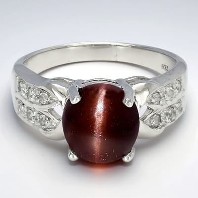 Cavill - Zilveren Ring - 925 Sterling Zilver - 2,99 ct Kattenoog Scapoliet en 0,14 ct Witte Topazen - Moderne Elegante Cabochon Ring