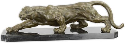 EEN BRONZEN BEELDHOUWWERK VAN EEN GEhurkt PANTER, A BRONZE SCULPTURE OF A CROUCHING PANTHER