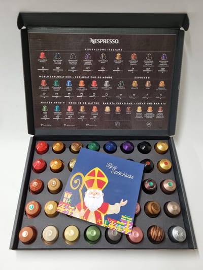 Koffie Proeverij Pakket groot 40 stuks verschillende smaken met Mystery Card 'Fijne Sinterklaas' met persoonlijke (video) boodschap | Verjaardag | Sinterklaas | Kerstpakket | Vaderdag | Moederdag | Jubileum | Valentijnsdag