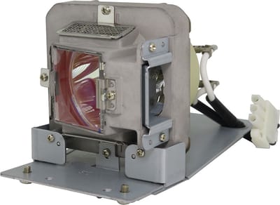 Beamerlamp geschikt voor de VIVITEK DW832 beamer, lamp code 5811120589-S / 5811120589-SVV. Bevat originele UHP lamp, prestaties gelijk aan origineel.