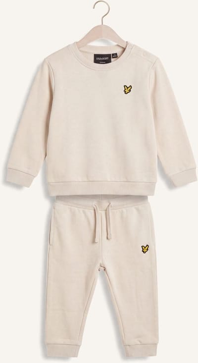 Lyle & Scott Crew Neck & Jogger Set Truien & Vesten Jongens - Sweater - Hoodie - Vest- Beige - Maat 74/80