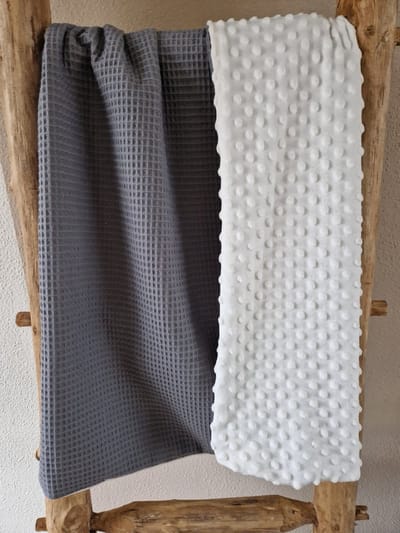 Gepersonaliseerde Baby Deken – Oud groen / Minky – Met Naam – Zachte Babydeken – Kinderwagen & Wieg – 100x70cm – Uniek Kraamcadeau