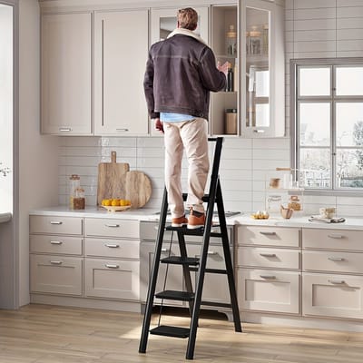 4-Traps Opstapje - Inklapbaar - Antislip - Stalen Huishoudtrap - Zwart - Extra Brede Treden