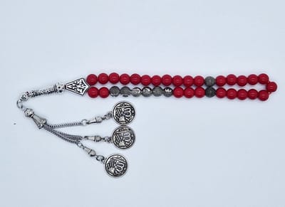 Handgemaakte naam tasbih 33 Kralen Natuursteen “ Bloedkoraal” - met metaal tassel “Allah jala jalaluh"- Met je naam of de naam van uw geliefde- 8 mm diameter van de korrel