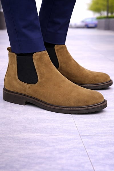 Heren Chelsea Boots Suède Leer – Comfort Enkellaars – Elastische Instap – Casual & Nette Herenschoenen – Heren schoenen – Mannen laarzen 541 – Camel– Maat 40