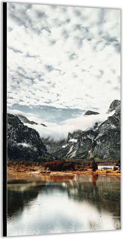 Dibond –Bergen aan het Meer met Schapenwolken– 100x200cm Foto op Aluminium (Wanddecoratie van metaal)