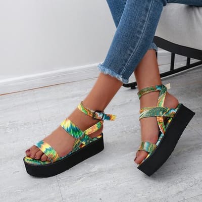 Nouvelles sandales pour femmes, chaussures de plage décontractées à la mode d'été, confortables et légères, semelles épaisses, chaussures pour femmes de grande taille 35 jaune