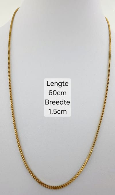 Ketting - RVS - vierkant - Venetiaanse schakel - Goudkleurig - L 60cm - Br 1.5mm - Minimalistische ketting is een subtiel, eenvoudig en tijdloos sieraad met strakke lijnen en delicate details, dat de outfit verfijnd aanvult zonder te overheersen.