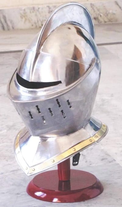 Middeleeuwse gesloten helm voor LARP en rollenspel - Ridder kostuum accessoires