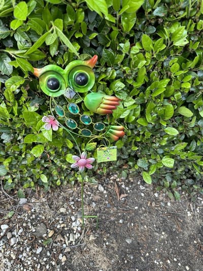 Metalen deco tuinsteker " uil " + steentjes - meerkleurig - hoogte 51 x 20 x 1 cm - Tuinaccessoires - Tuindecoratie - Tuinstekers