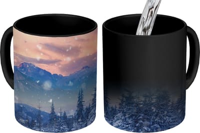 Magische Mok - Foto op Warmte Mokken - Koffiemok - Sneeuw - Lucht - Bos - Winter - Magic Mok - Beker - 350 ML - Theemok