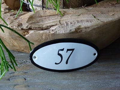 Emaille huisnummer 10x5 wit nr. 57