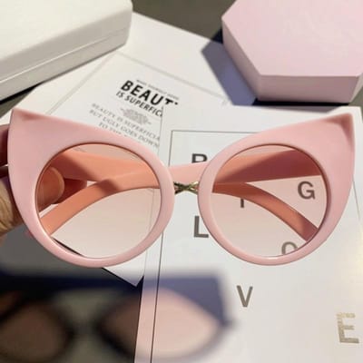 Klassieke Witte Kattenoog Zonnebril Bril Vrouwen Tinten Vlinder Zonneklep Zonnebril Voor Vrouwen Trendy Zwarte Oversized Kattenoog Zonnebril with pouch and cloth
