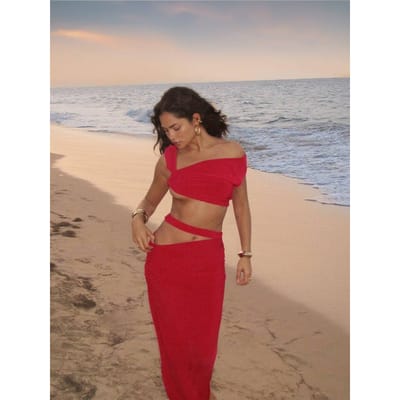 boohoo Dames Slinky Gehaaste Knoopdetail Crop Top | Rood | Maat: 40