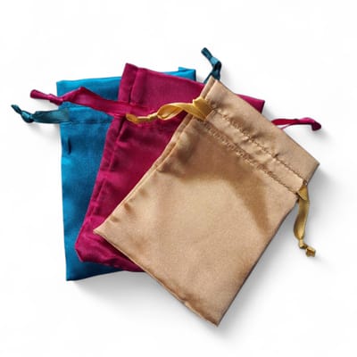 3 satijn cadeauzakjes - mix - kerst- kerstmis