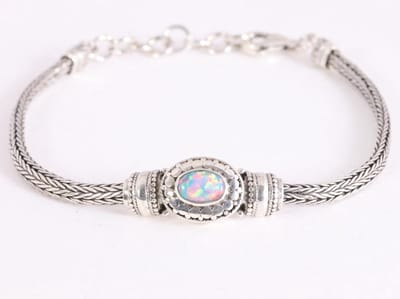 Traditionele zilveren snake armband met Australische opaal