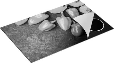 Chefcare Inductie Beschermer Paprika's op Zwarte Marmer - Zwart Wit - 85x52 cm - Afdekplaat Inductie - Kookplaat Beschermer - Inductie Mat