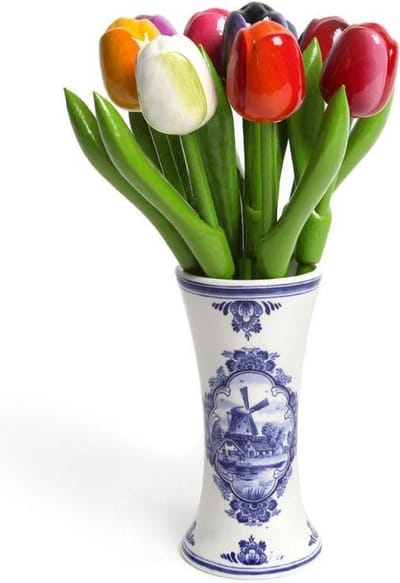 delftsblauw vaasje met 9 kleine houten tulpen