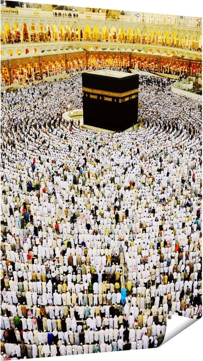 Gards Tuinposter Zwarte Steen in Mekka met Biddende Moslims - 120x180 cm - Tuindoek - Tuindecoratie - Wanddecoratie buiten - Tuinschilderij