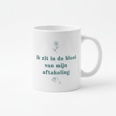 Ik Zit in de Bloei van Mijn Aftakeling Mok – Grappige Nederlandse Tekst – Witte Keramische Koffiemok 330 ml