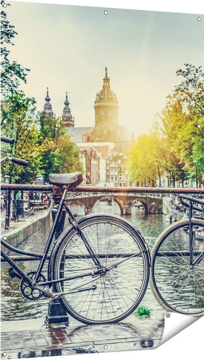 Gards Tuinposter Amsterdamse Brug bij een Gracht met Zonsondergang - 100x150 cm - Tuindoek - Tuindecoratie - Wanddecoratie buiten - Tuinschilderij