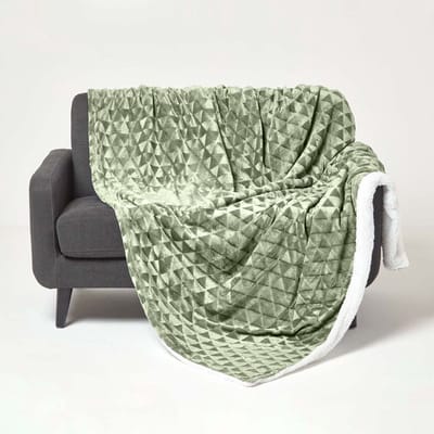 Homescapes Cosy Velvet Triangle Deken - Sherpa Deken Saliegroen 130 x 160 cm