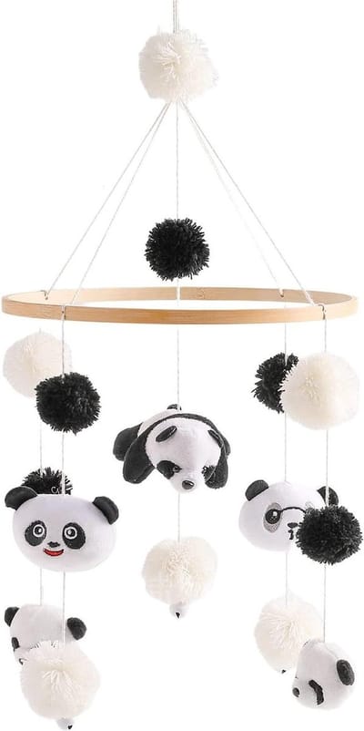 Mobiel met vilten ballen voor babykamer - beer en panda - genderneutrale babykamerdecoratie