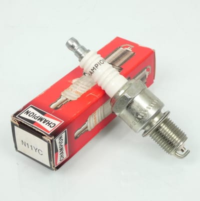 Bougie d'allumage Champion N11YC pour moto Scorpa 125 SR 2T Après 2011 Neuf