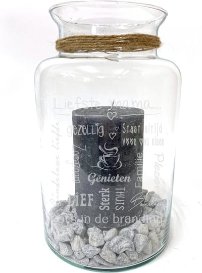 Windlicht/Vaas met tekst gravure: LIEFSTE MAMA. Zonder kaars en stenen. Cadeau-mama-moeder-moederdag. Het formaat is 30cm, 16cm doorsnede.