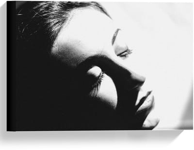 Canvas  - Foto van Gezicht van Vrouw in Zwart Wit  - 40x30cm Foto op Canvas Schilderij (Wanddecoratie op Canvas)