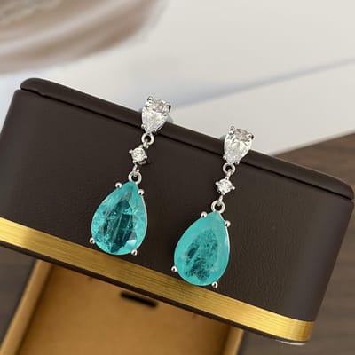 Premium Luxe Simulatie Paraiba Oorknopjes Vrouwelijke Stempel Mode Druppelvorm Oorknopjes Feest Verjaardag Sieraden Cadeau white
