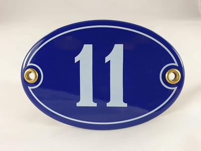 Huisnummer Schild - Nummerbordje Ovaal - Voordeur Decoratie - Handgemaakt Emaille - 10.5 x 7 cm - Blauw Wit