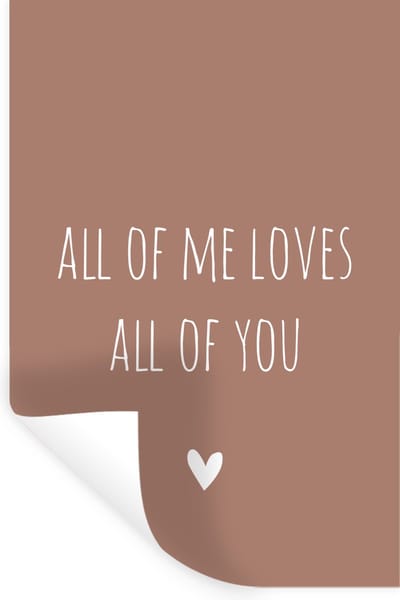 Muurstickers - Sticker Folie - Engelse quote "All of me loves all of you" met een hartje op een bruine achtergrond - 60x90 cm - Plakfolie - Muurstickers Kinderkamer - Zelfklevend Behang - Zelfklevend behangpapier - Stickerfolie