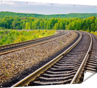 Gards Tuinposter Rails Spoorwegen in een Bocht - 160x120 cm - Tuindoek - Tuindecoratie - Wanddecoratie buiten - Tuinschilderij